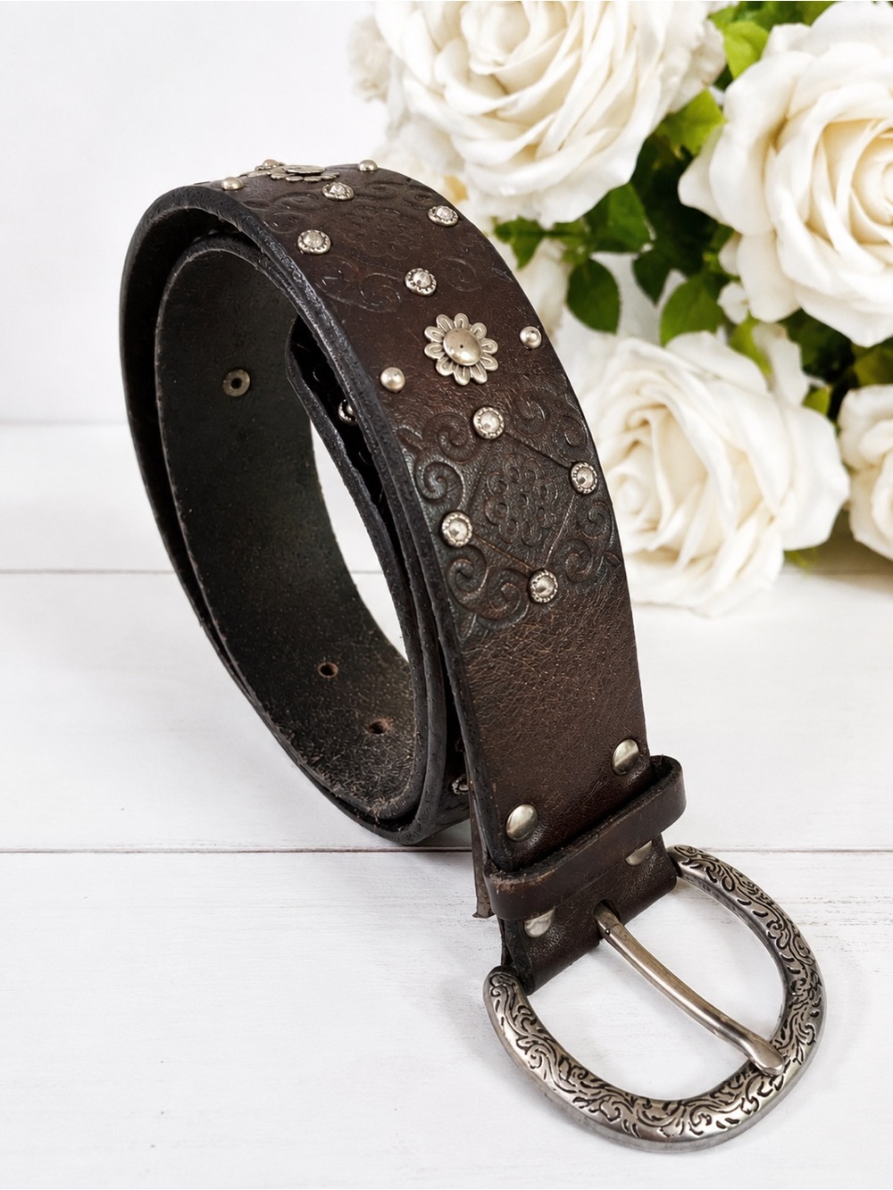 Fossil Embossed Leather Studded Belt Flower Brown – Size Small (36.5” x 1.5”)
